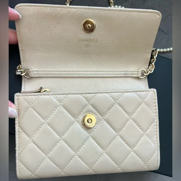 Chanel Pearl Crossbody Bag - Picture 8 of 17